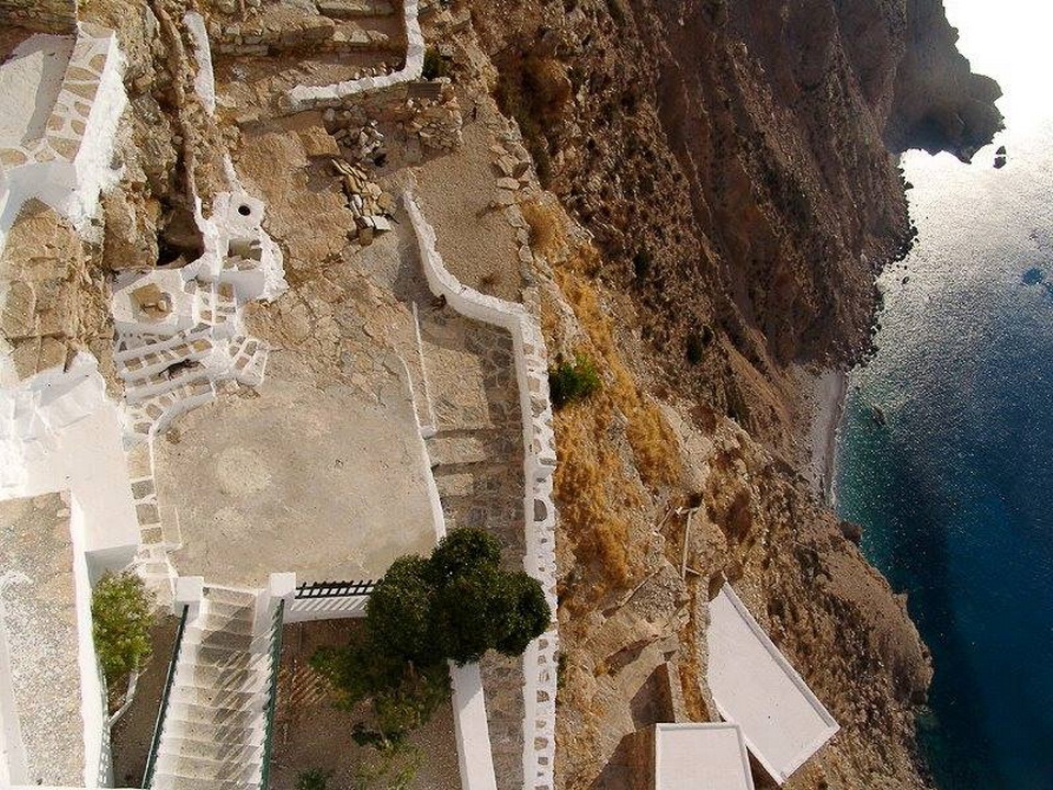  Manastir Panagia Hozoviotissa na ostrvu Amorgos 